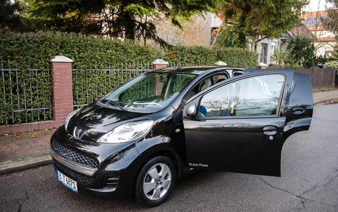 Peugeot 107 cena 8900 przebieg: 177000, rok produkcji 2009 z Szczecin małe 436